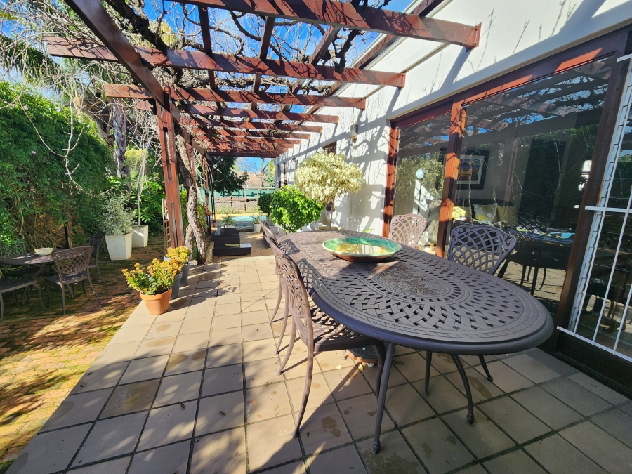 4 Bedroom Property for Sale in Panorama Western Cape